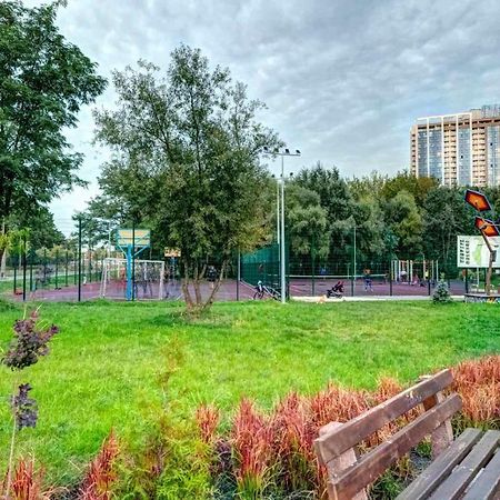 Modern Apartment Near Park Kyiv Exterior photo